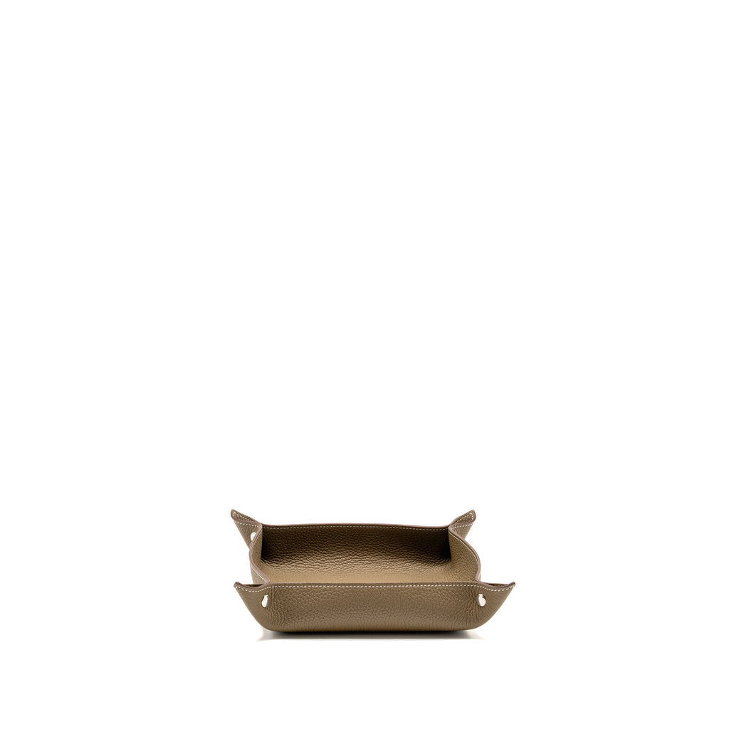 hermes-mises-et-relances-h-evelyne-change-tray-clemence-etoupe-shw-stamp-b