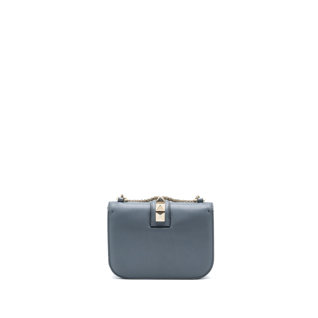 valentino-garavani-rockstud-glam-lock-chain-bag-leather-light-blue-lghw