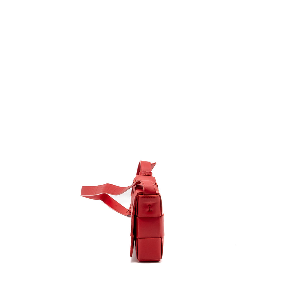 bottega-veneta-cassette-bag-lambskin-red-ghw