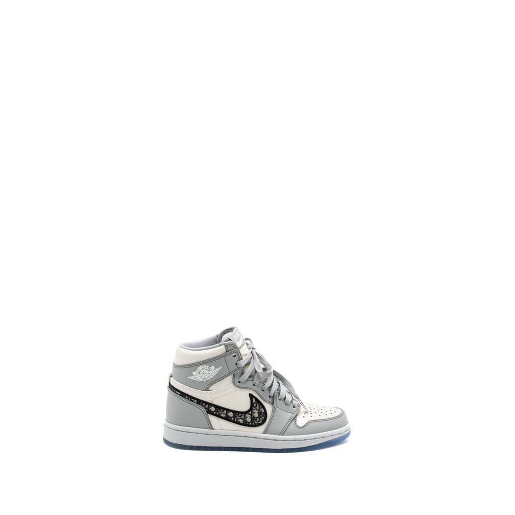 dior-x-air-jordan-1-retro-high-sneakers-grey-white