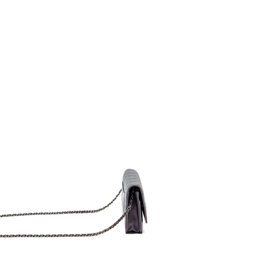 chanel-classic-wallet-on-chain-lambskin-iridescent-purple-shw