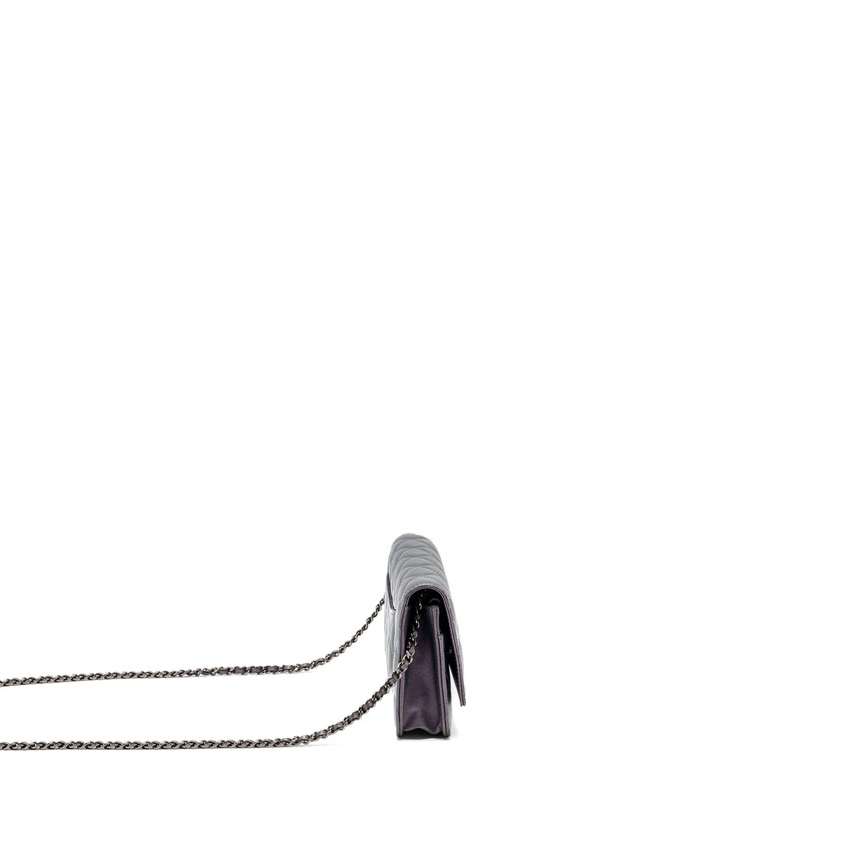 chanel-classic-wallet-on-chain-lambskin-iridescent-purple-shw