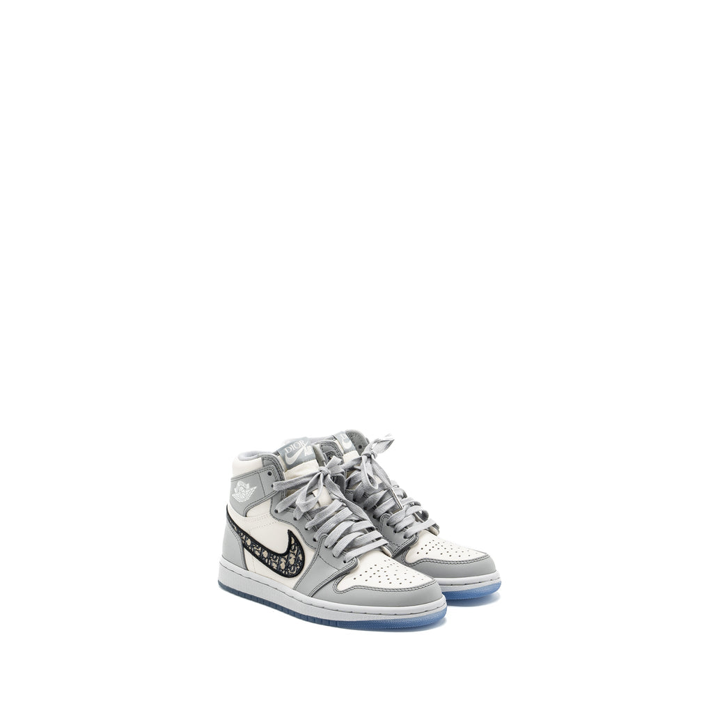 dior-x-air-jordan-1-retro-high-sneakers-grey-white