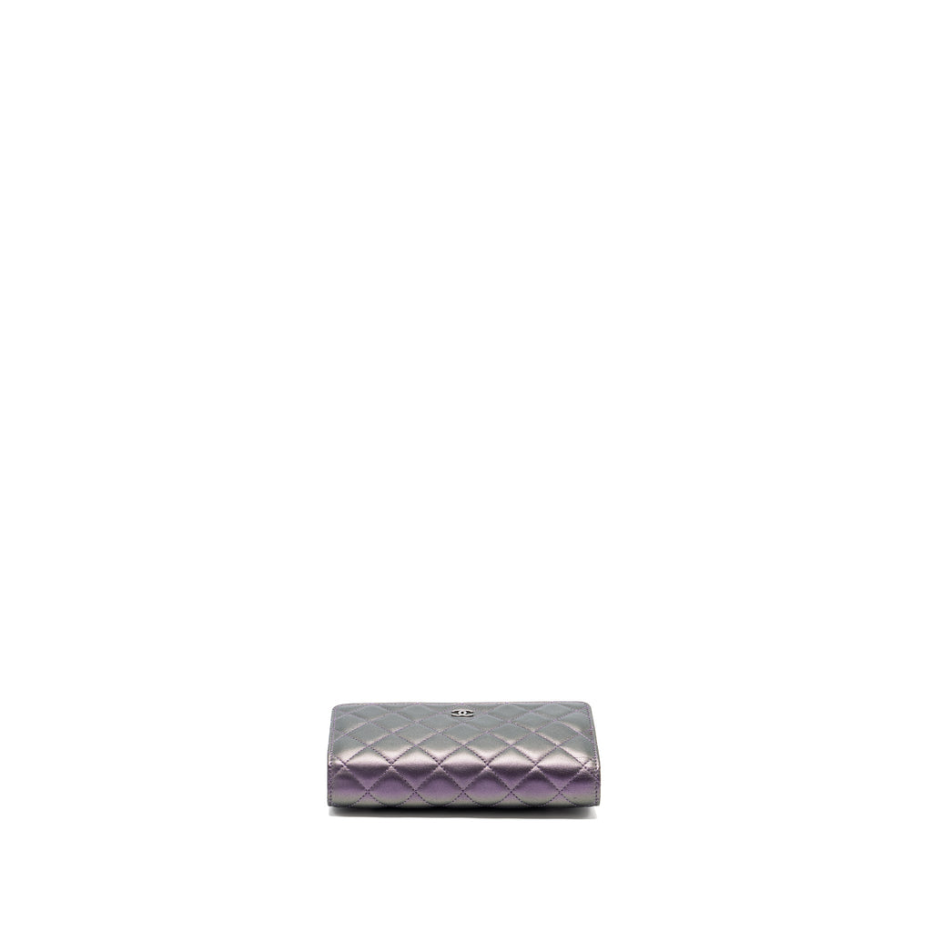 chanel-classic-wallet-on-chain-lambskin-iridescent-purple-shw