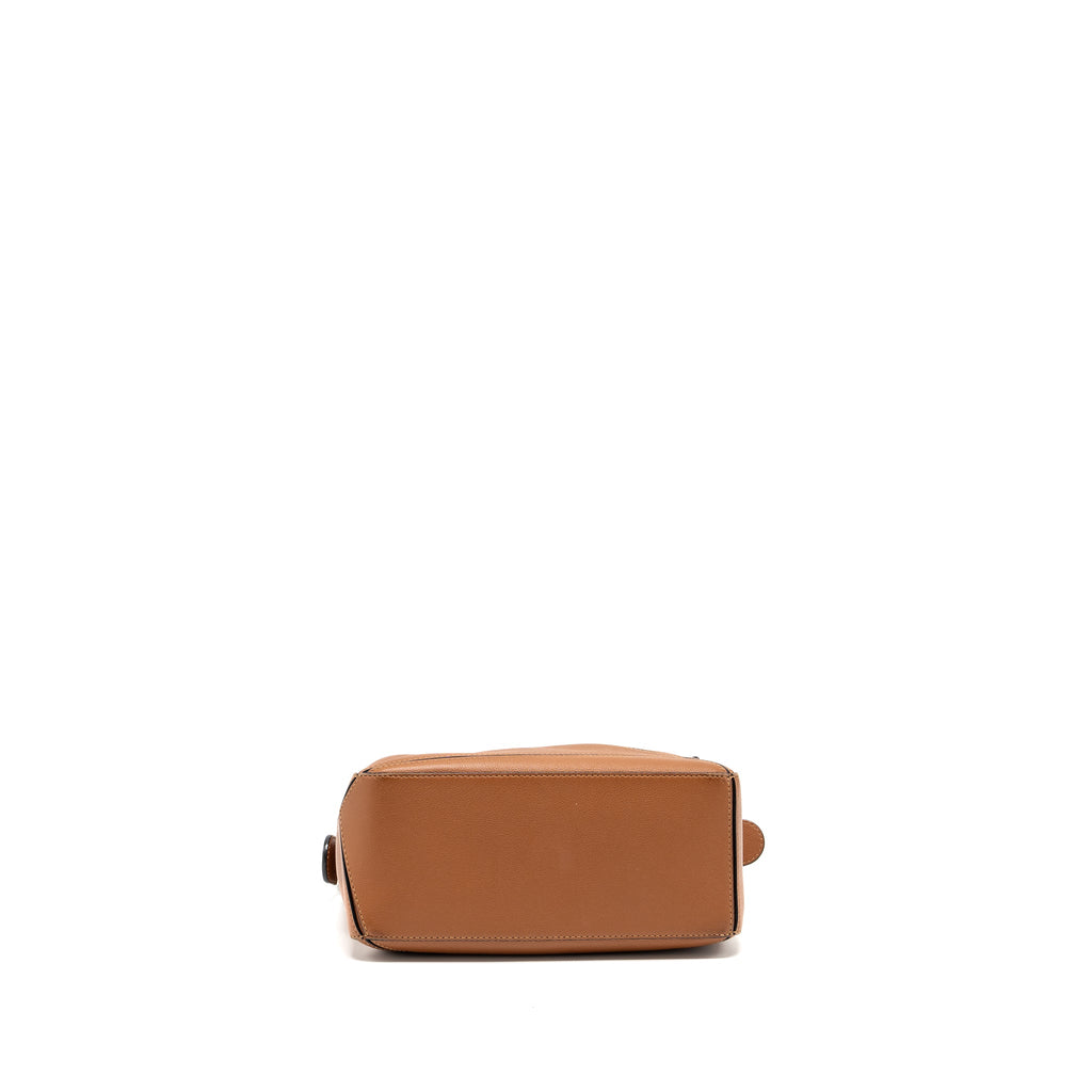 loewe-small-puzzle-bag-calfskin-tan-shw-2