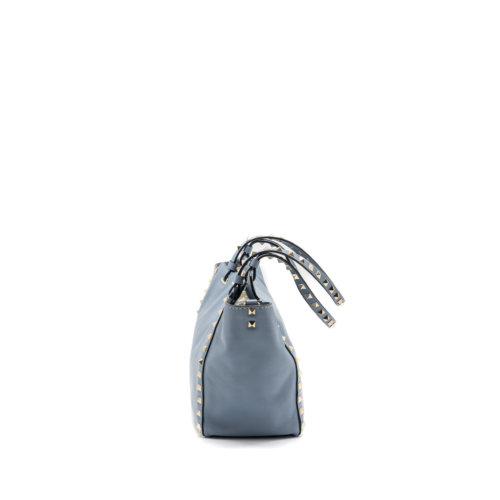 valentino-small-grainy-rockstud-bag-lambskin-light-blue-lghw