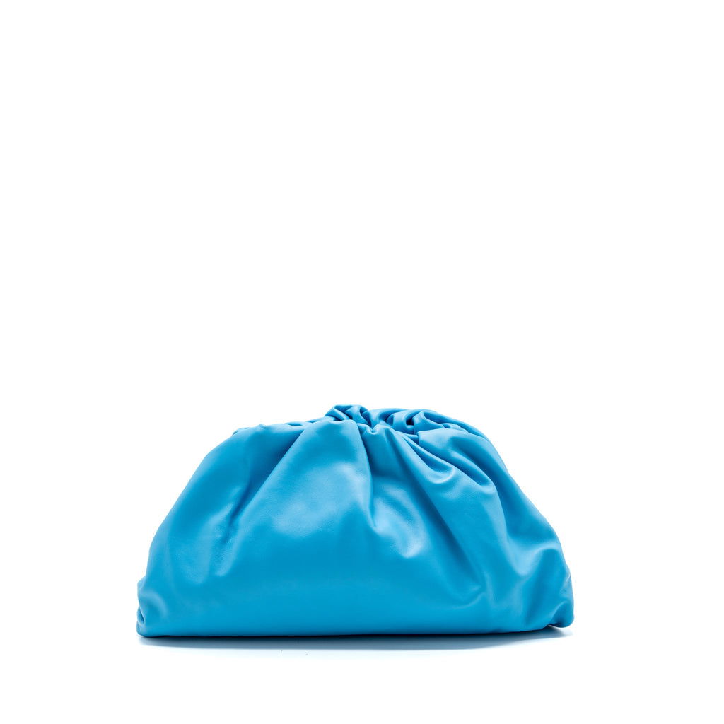 bottega-veneta-the-pouch-calfskin-blue-shw