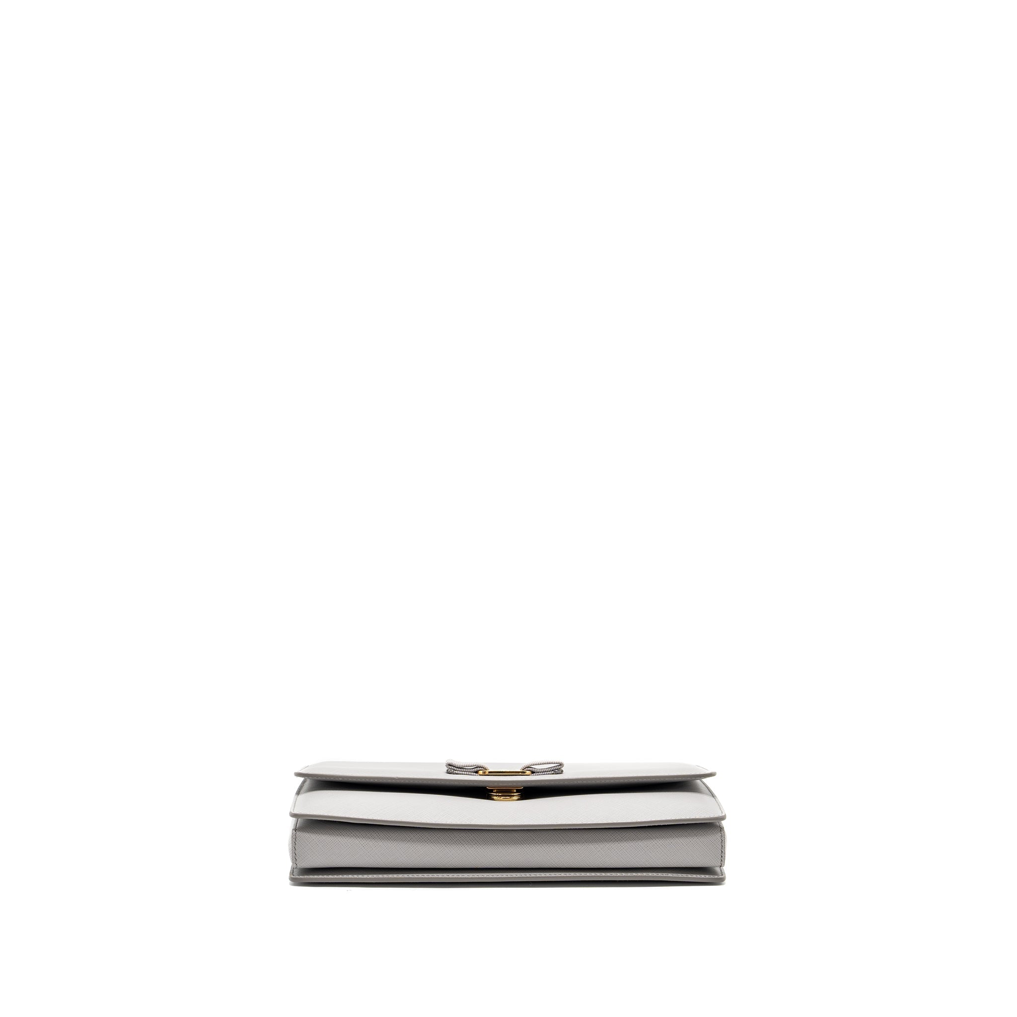 ferragamo-ginny-chain-bag-calfskin-leather-light-grey-lghw