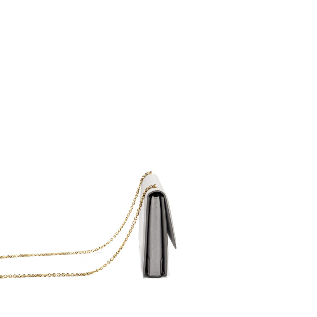 ferragamo-ginny-chain-bag-calfskin-leather-light-grey-lghw