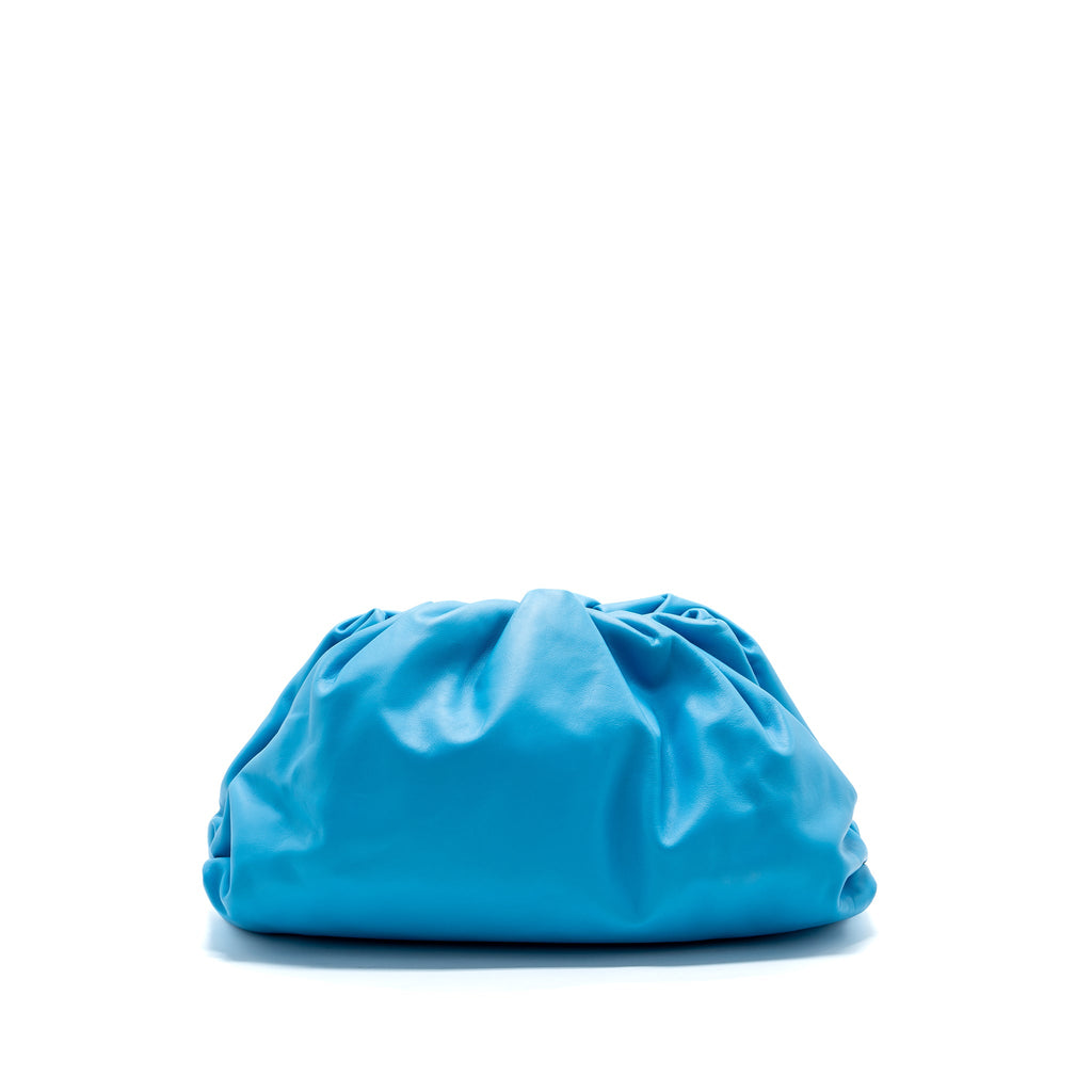 bottega-veneta-the-pouch-calfskin-blue-shw
