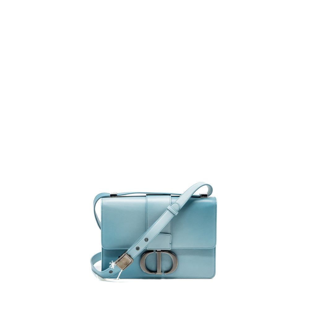 dior-30-montaigne-medium-flap-bag-calfskin-gradient-blue-with-black-hardware-copy-1