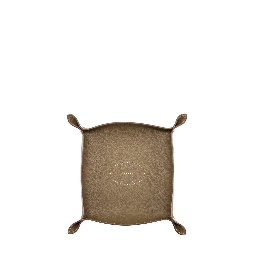 hermes-mises-et-relances-h-evelyne-change-tray-clemence-etoupe-shw-stamp-b