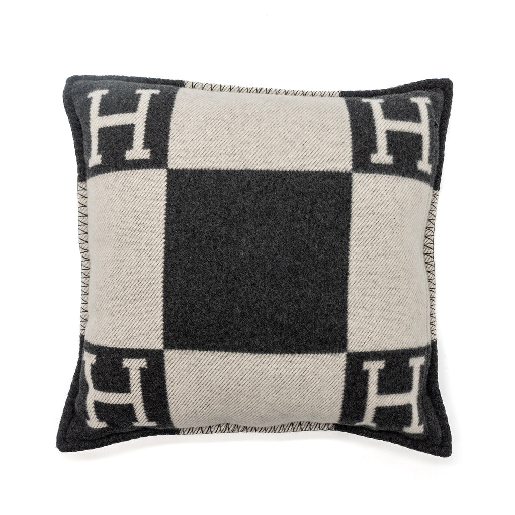 hermes-avalon-pillow-small-model-ecru-gris-fonce-6