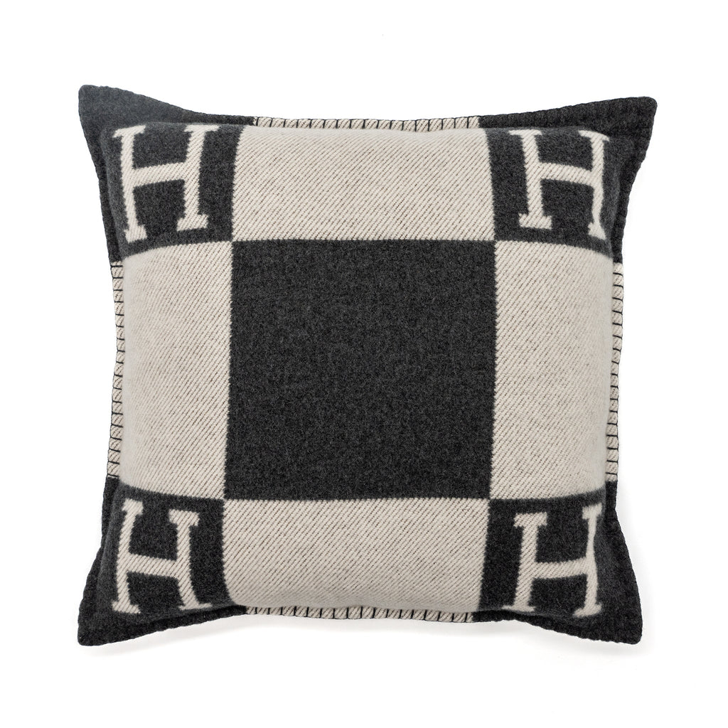 hermes-avalon-pillow-small-model-ecru-gris-fonce-6