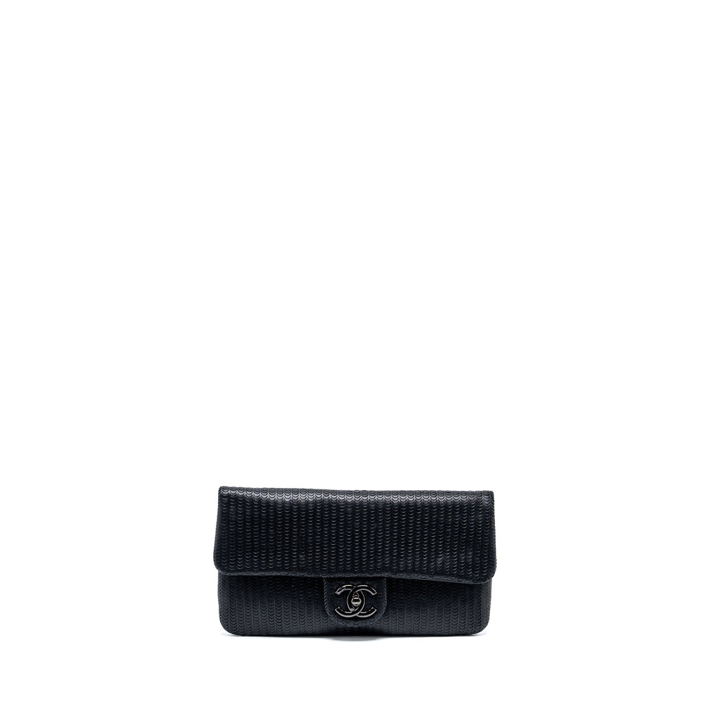 chanel-flap-clutch-lambskin-black-with-black-hardware