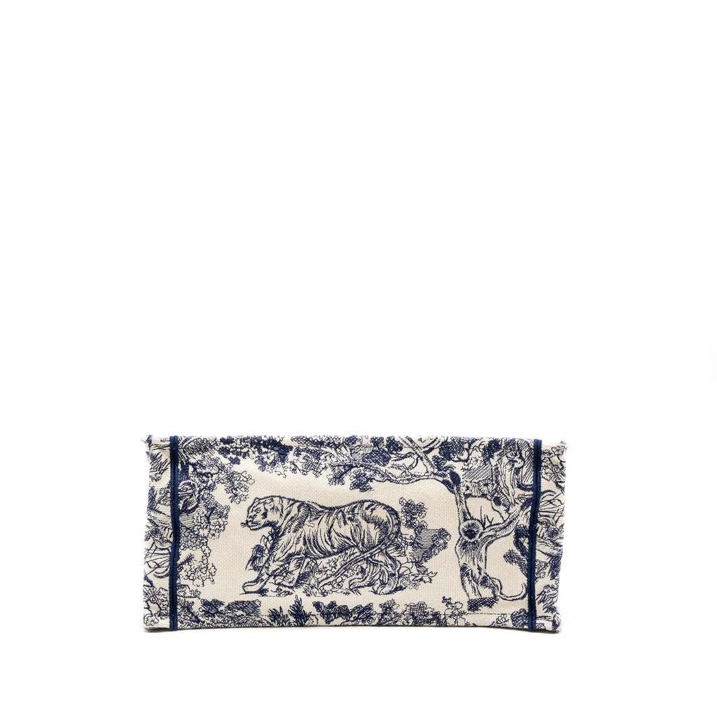 dior-medium-book-tote-blue-toile-de-jouy-embroidery-1