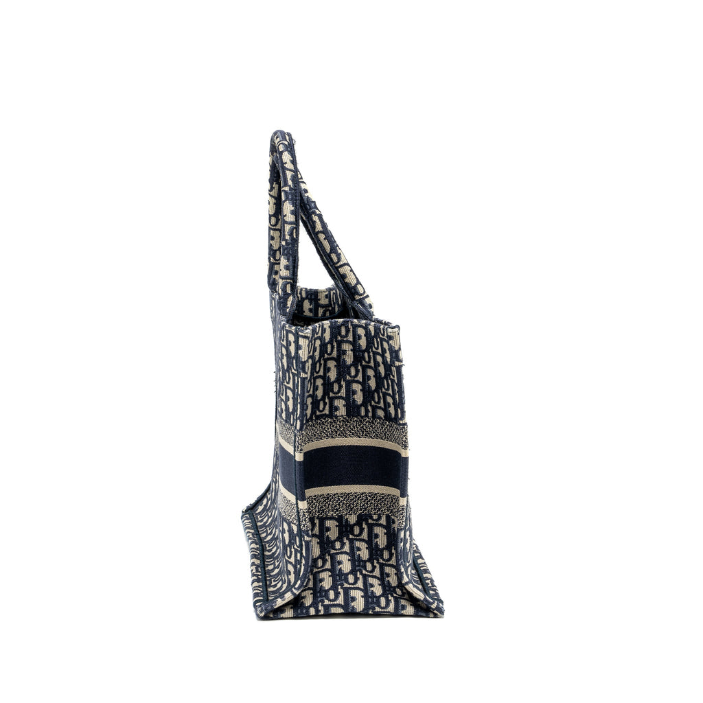 dior-medium-book-tote-blue-dior-oblique-embroidery-2