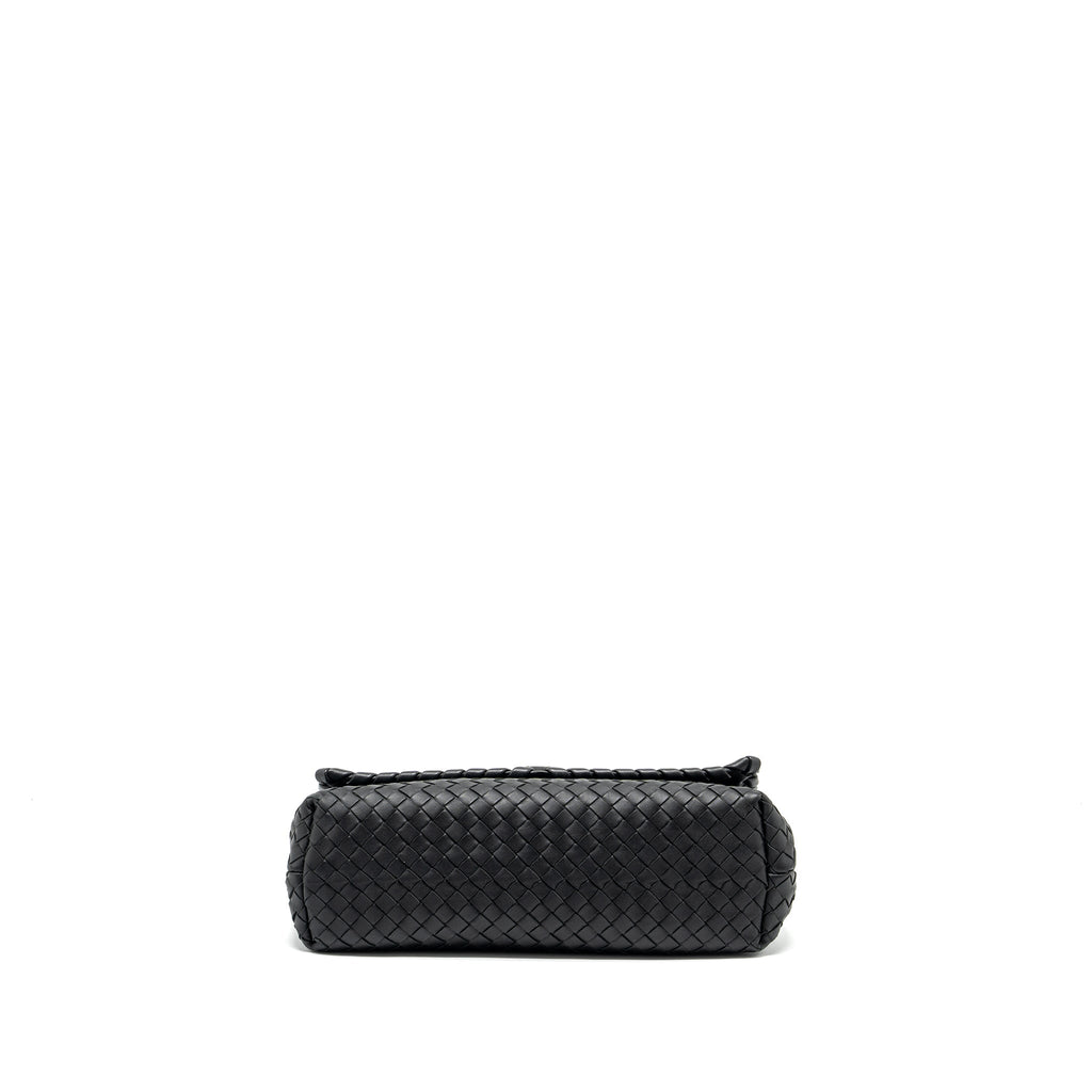bottega-veneta-single-chain-flap-bag-leather-black-with-black-hardware