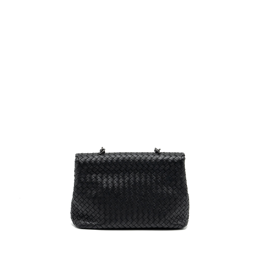 bottega-veneta-single-chain-flap-bag-leather-black-with-black-hardware