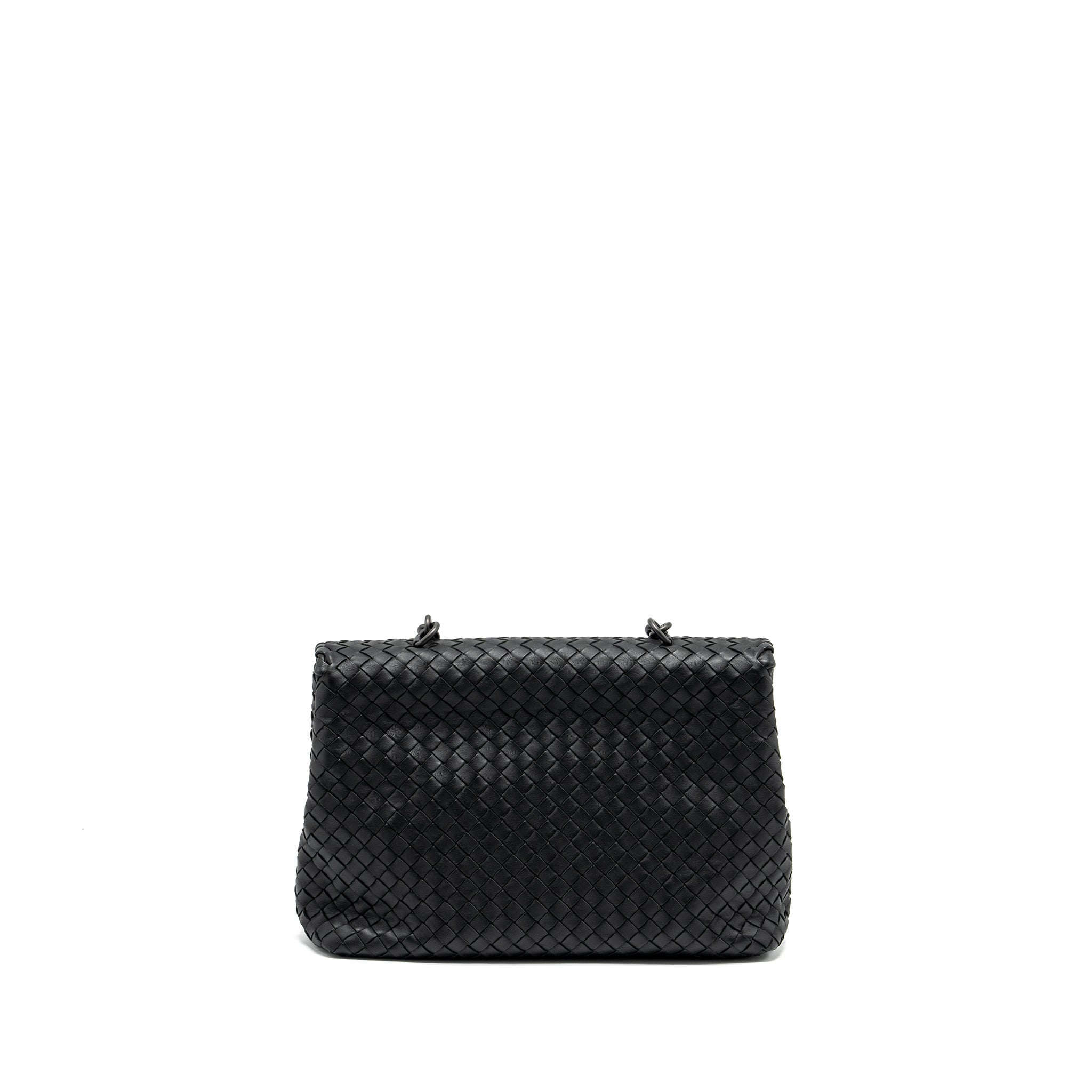 bottega-veneta-single-chain-flap-bag-leather-black-with-black-hardware
