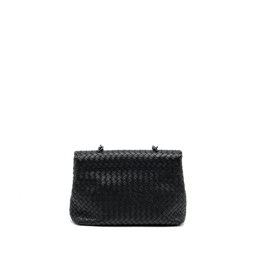 bottega-veneta-single-chain-flap-bag-leather-black-with-black-hardware