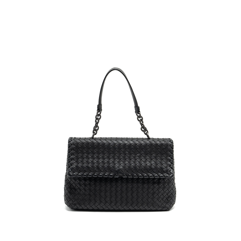 bottega-veneta-single-chain-flap-bag-leather-black-with-black-hardware
