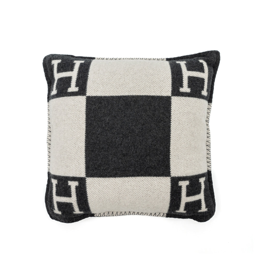 hermes-avalon-pillow-small-model-ecru-gris-fonce-3