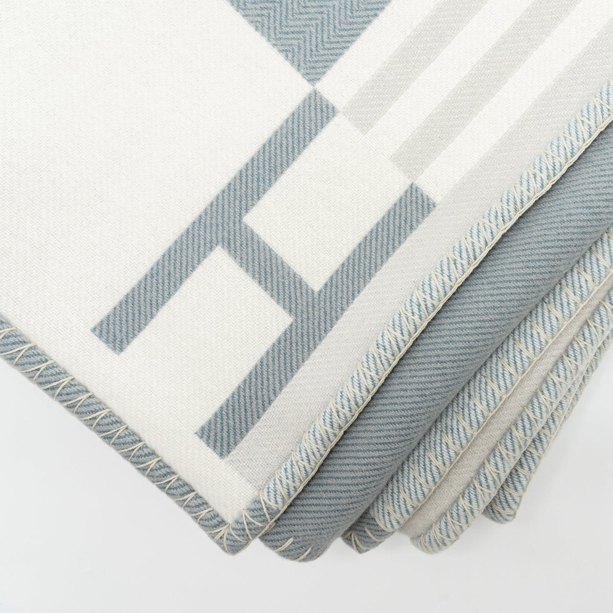 hermes-ithaque-blanket-wool-cashmere-gris-perle-4