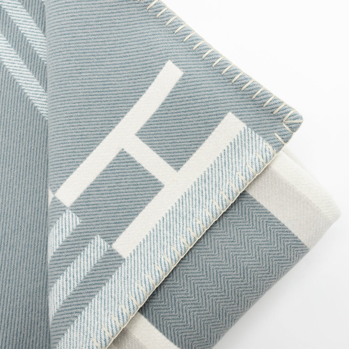 hermes-ithaque-blanket-wool-cashmere-gris-perle-4