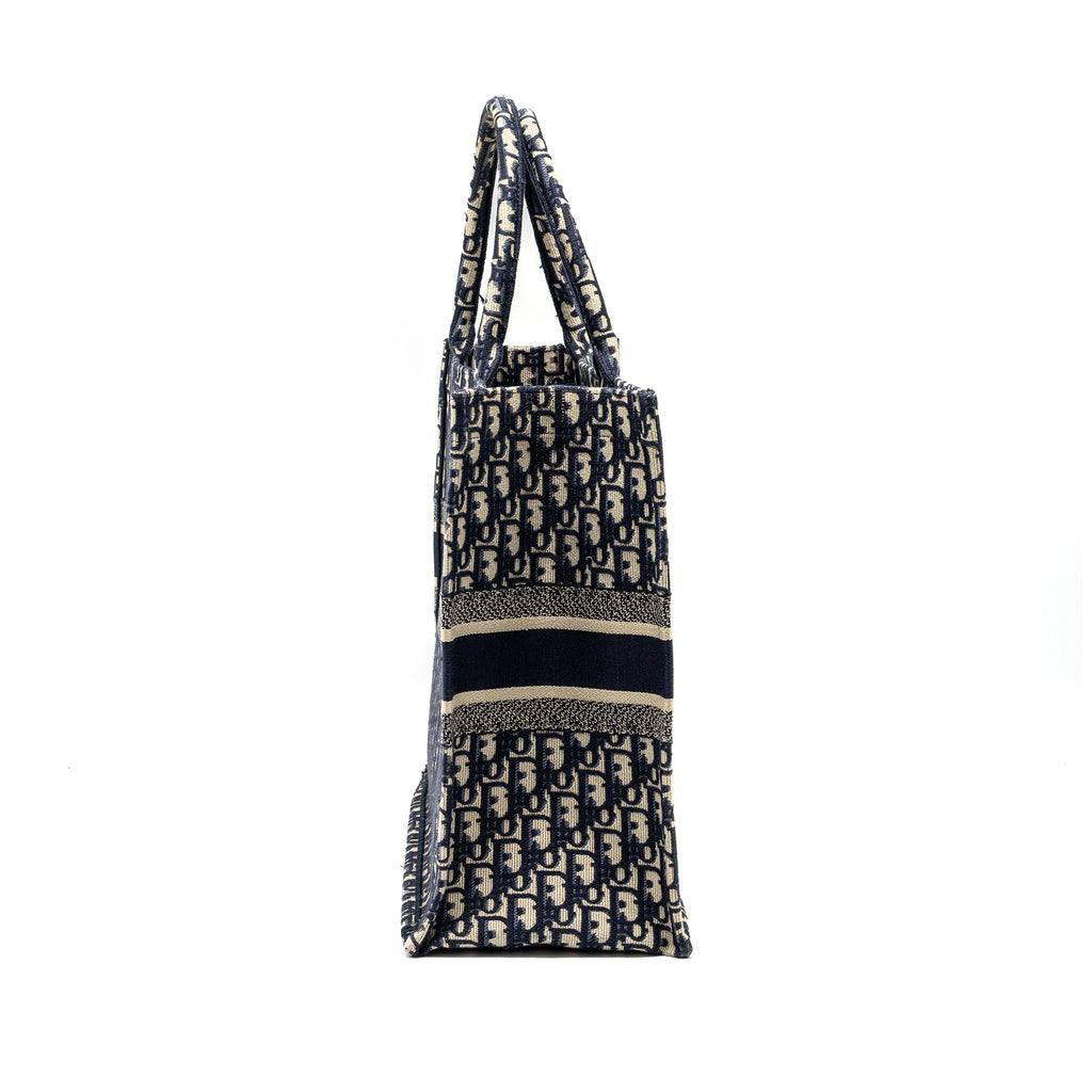 dior-large-book-tote-blue-dior-oblique-embroidery-1