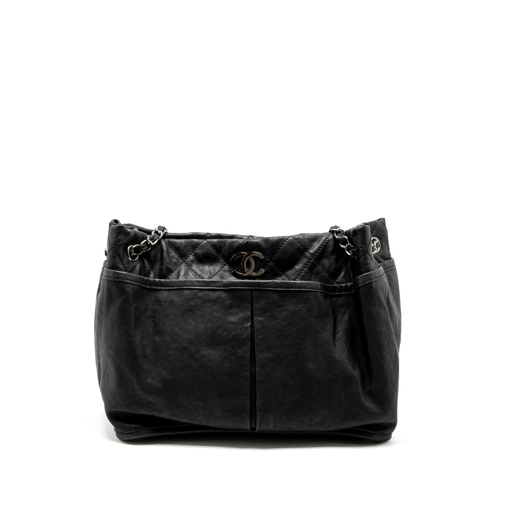 chanel-tote-bag-calfskin-black-shw