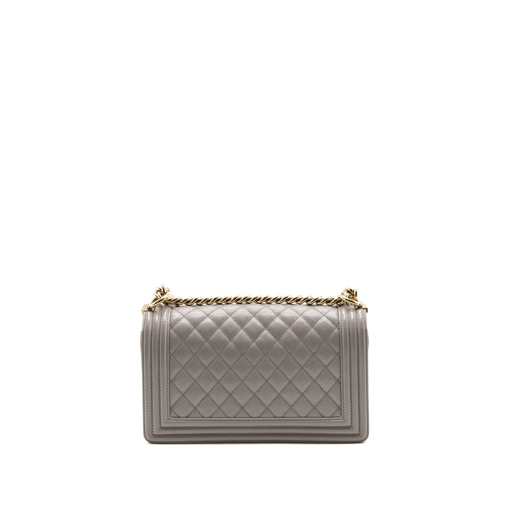 chanel-medium-boy-bag-caviar-light-grey-lghw