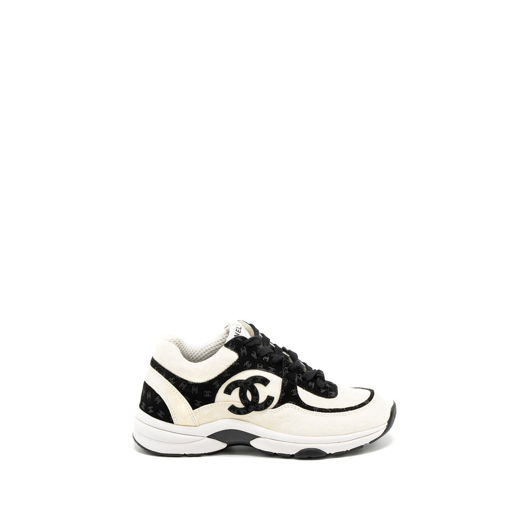 chanel-size-35-5-22a-trainers-printed-suede-calfskin-black-white
