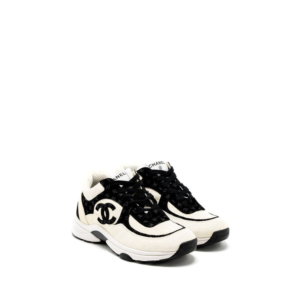 chanel-size-35-5-22a-trainers-printed-suede-calfskin-black-white