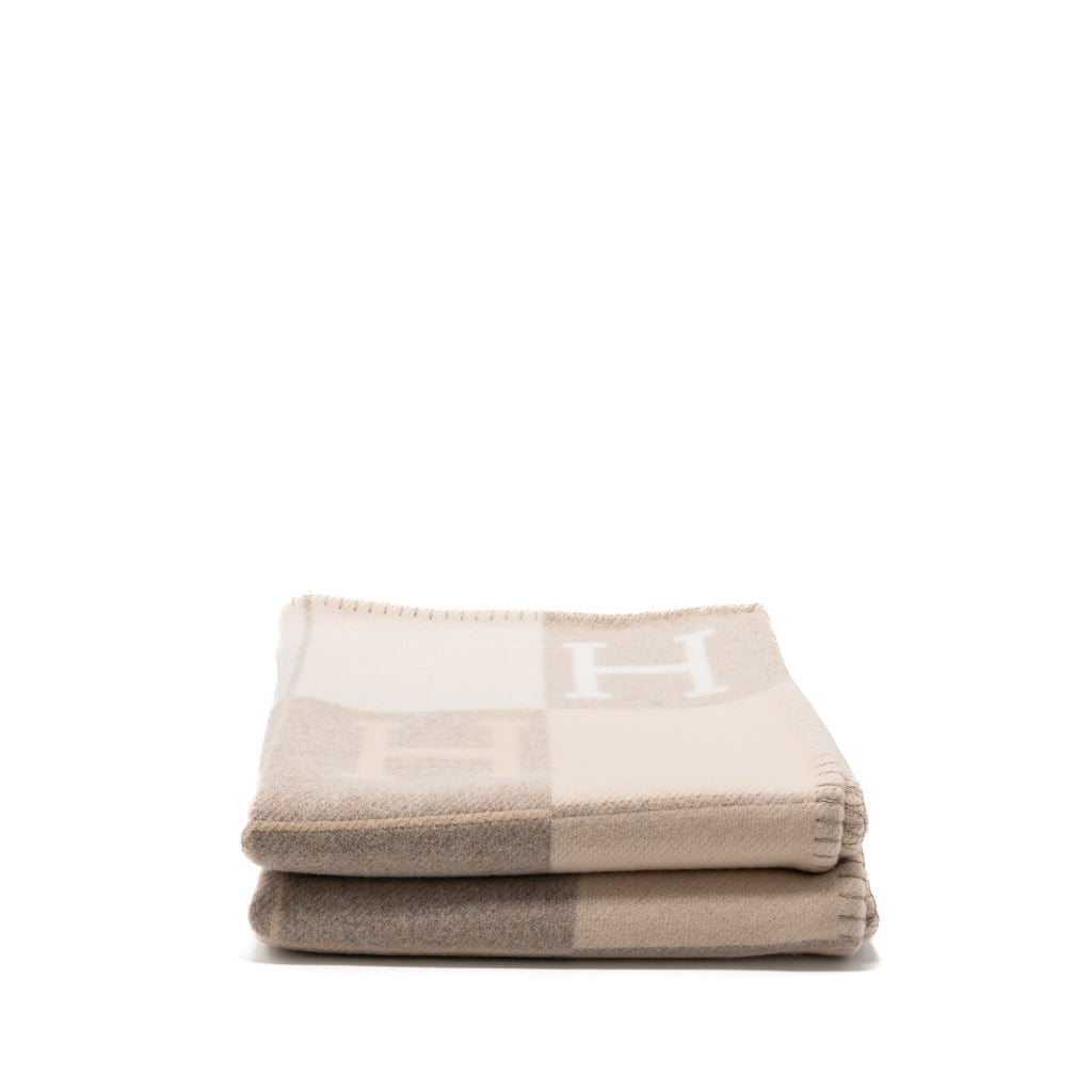 hermes-avalon-iii-throw-blanket-coco-camomille