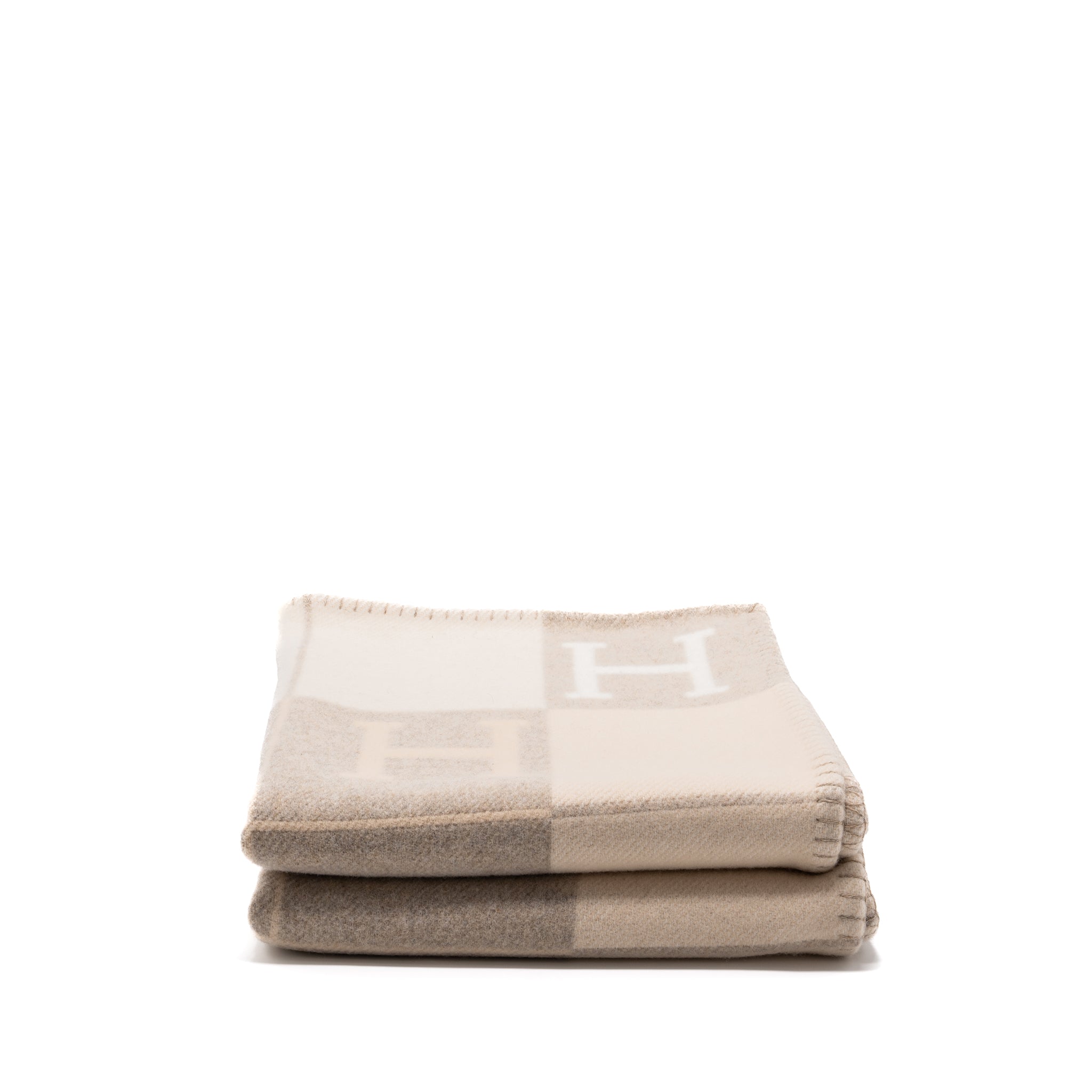hermes-avalon-iii-throw-blanket-coco-camomille