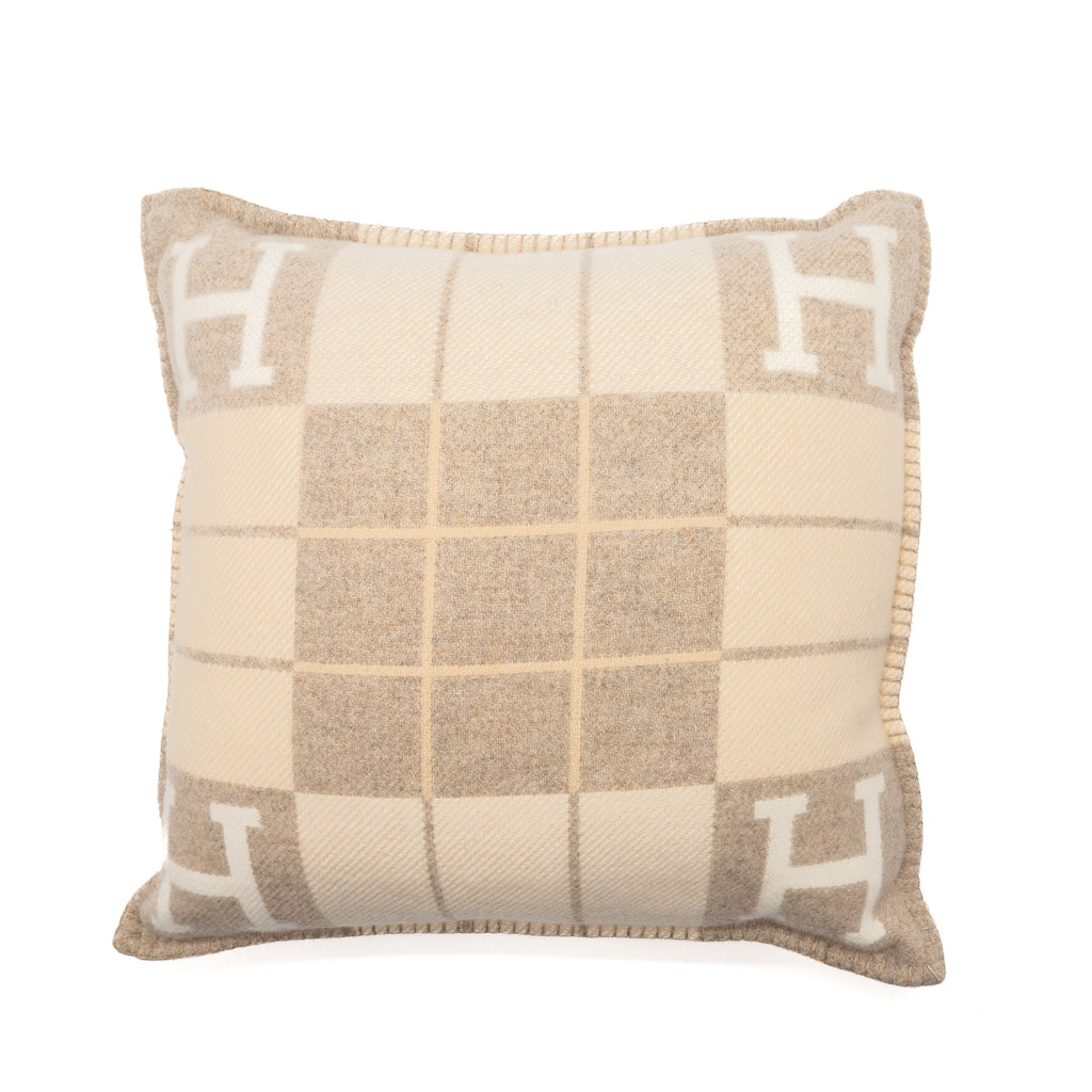 hermes-avalon-iii-pillow-small-model-coco-camomille