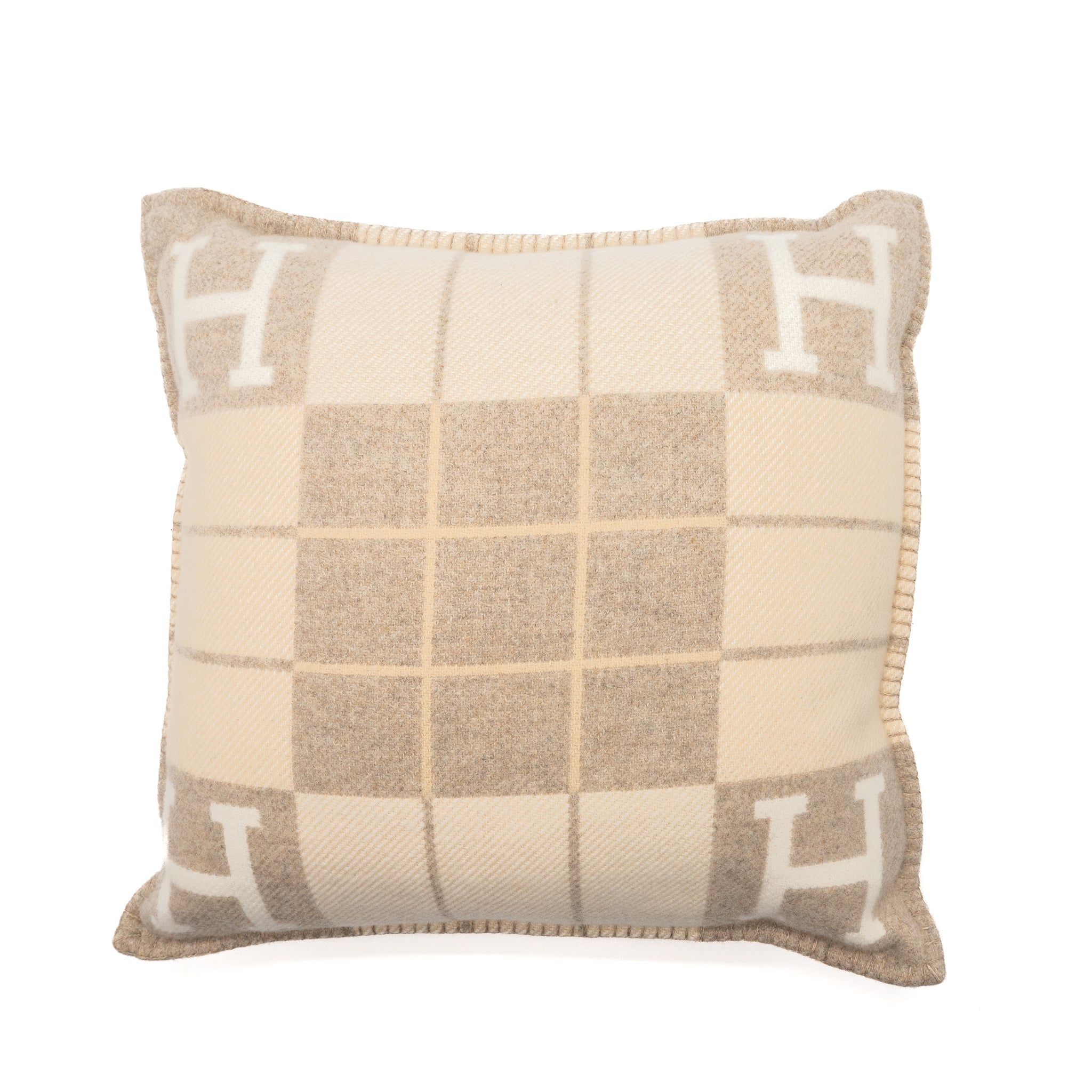 hermes-avalon-iii-pillow-small-model-coco-cammille