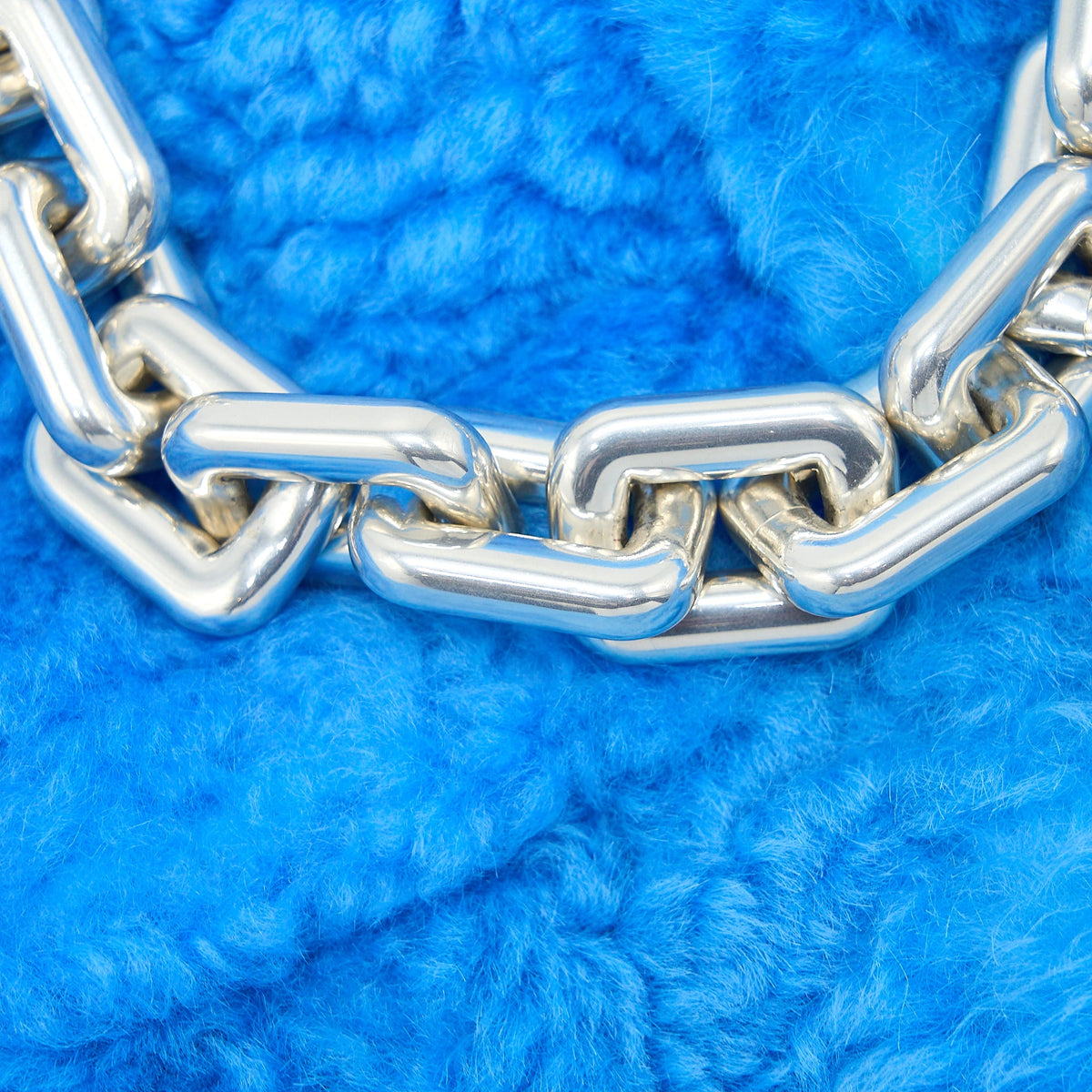 bottega-veneta-fur-bag-with-chain-lambskin-blue-shw