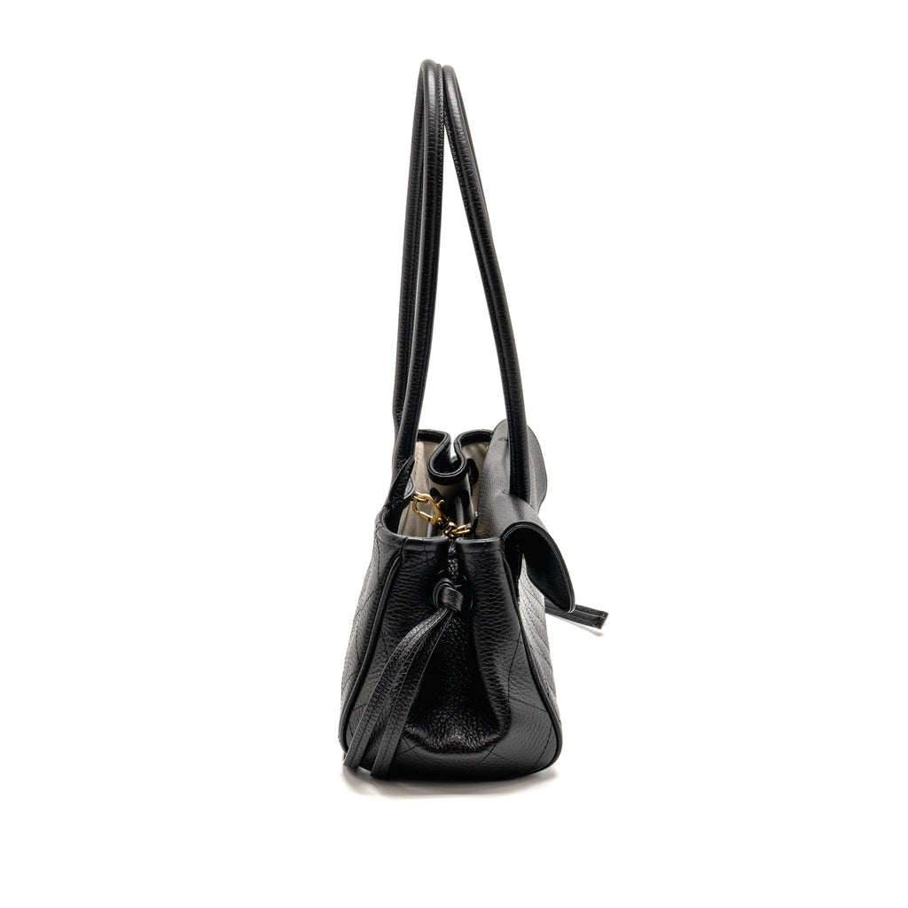 chanel-26s-urban-essential-east-west-small-tote-grained-calfskin-black-ghw-microchip