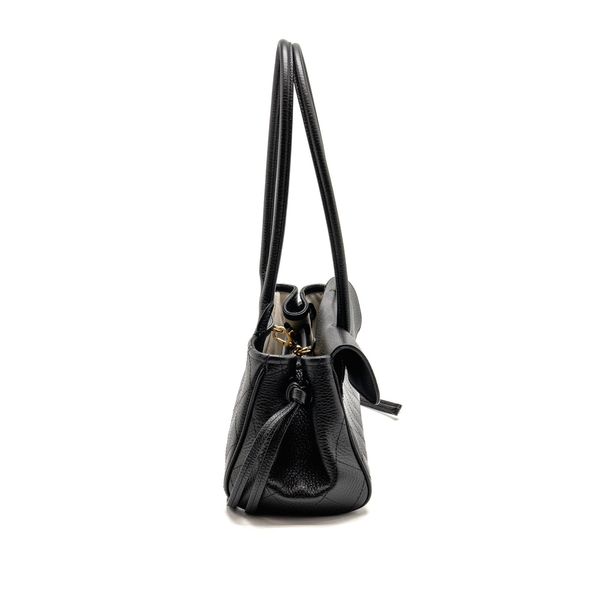 chanel-26s-urban-essential-east-west-small-tote-grained-calfskin-black-ghw-microchip