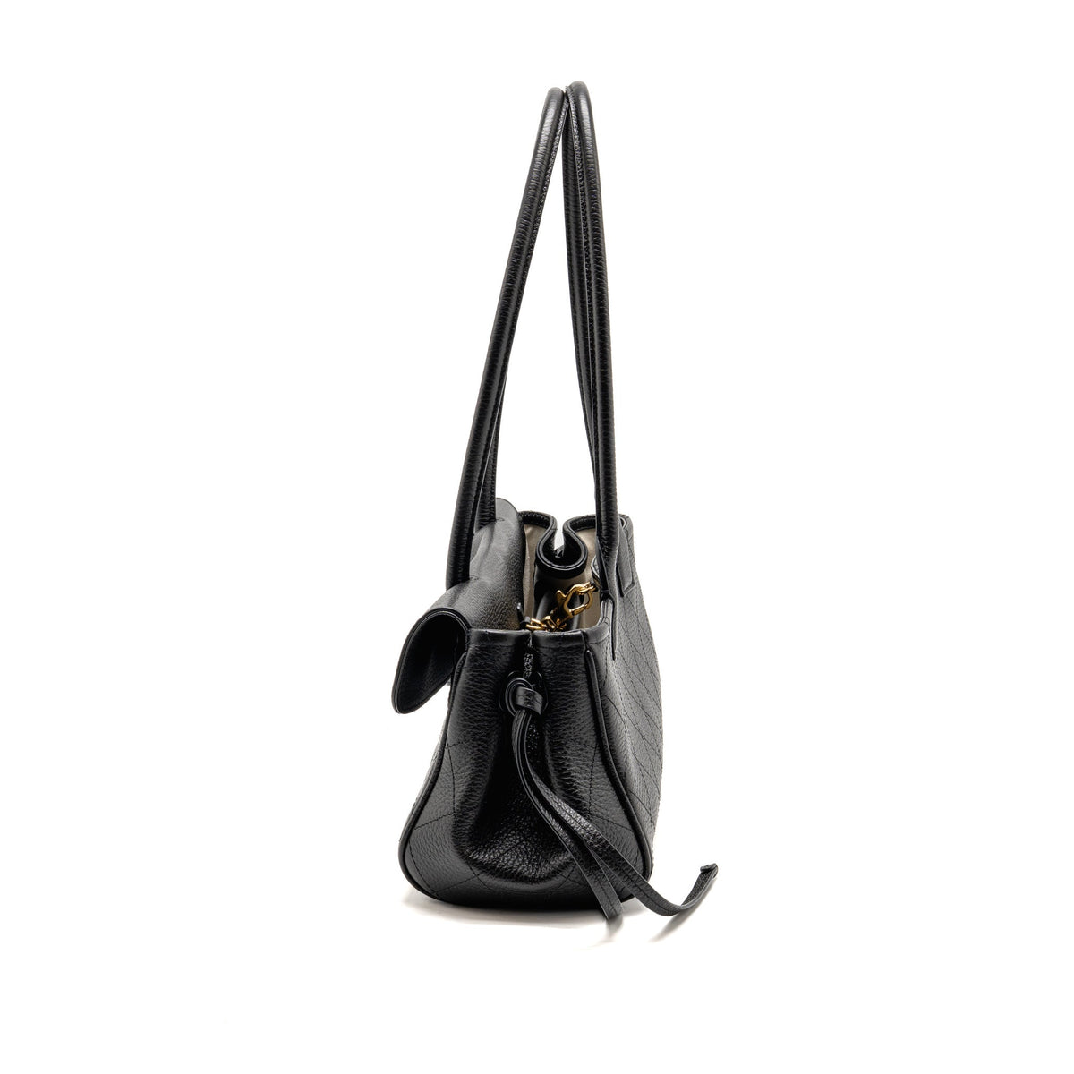 chanel-26s-urban-essential-east-west-small-tote-grained-calfskin-black-ghw-microchip