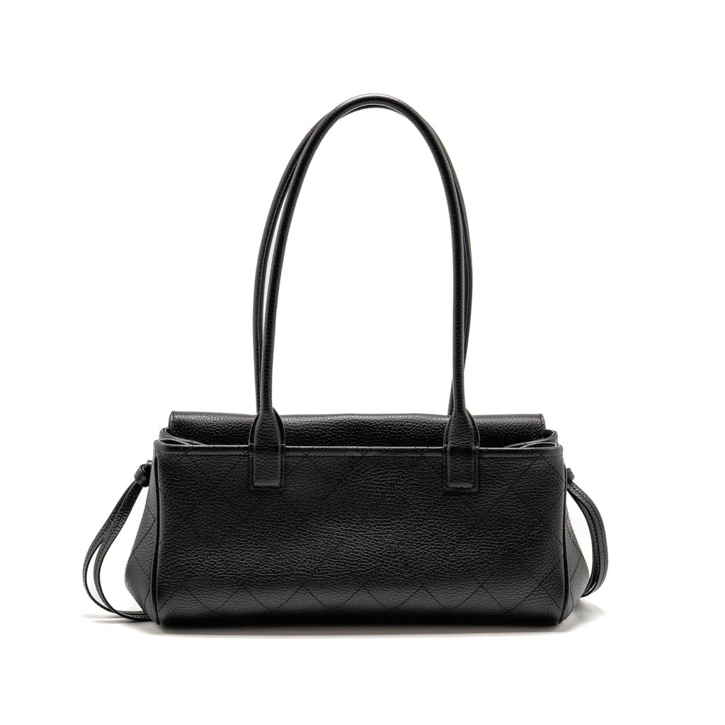 chanel-26s-urban-essential-east-west-small-tote-grained-calfskin-black-ghw-microchip