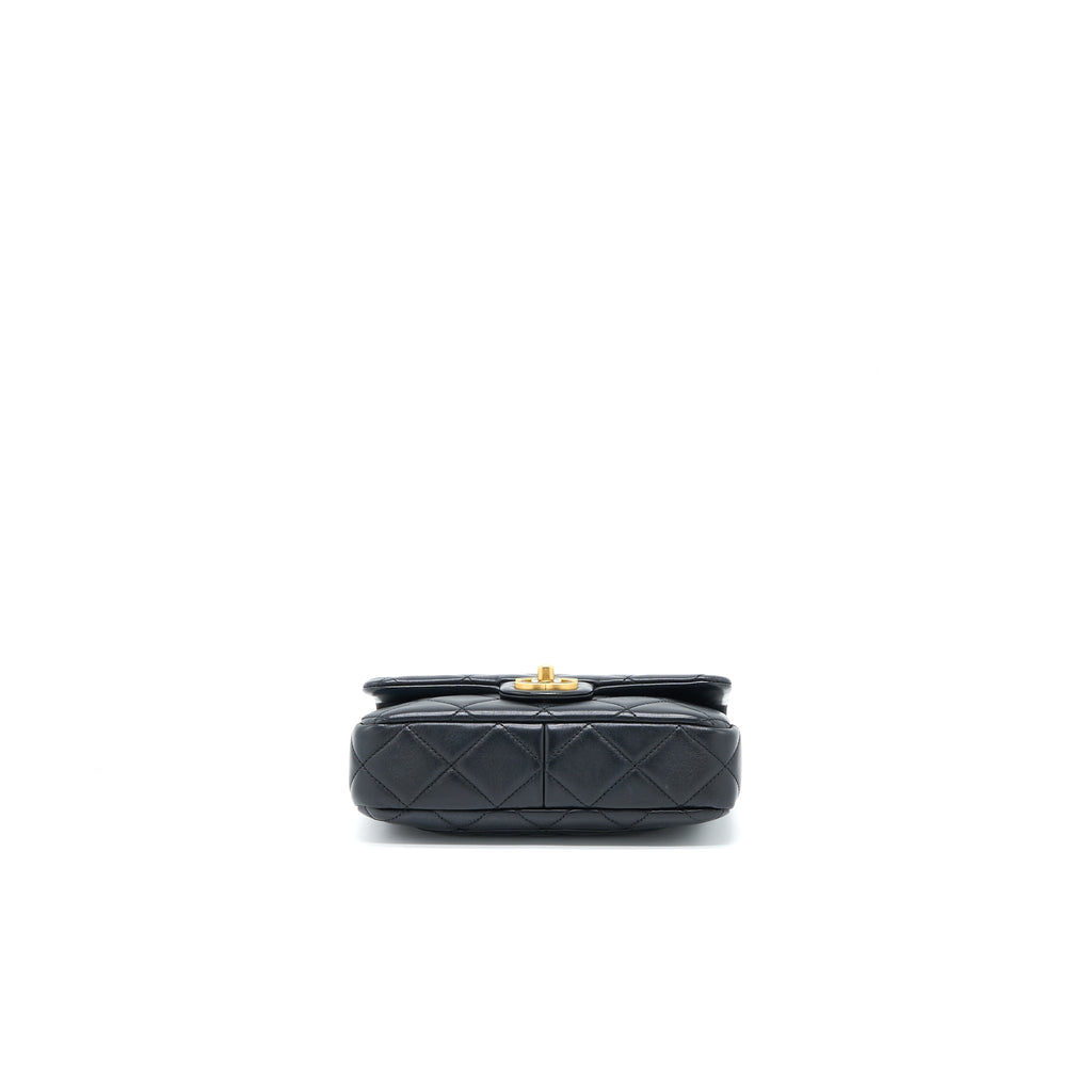 chanel-22p-enemal-flap-bag-lambskin-black-ghwmicrochip