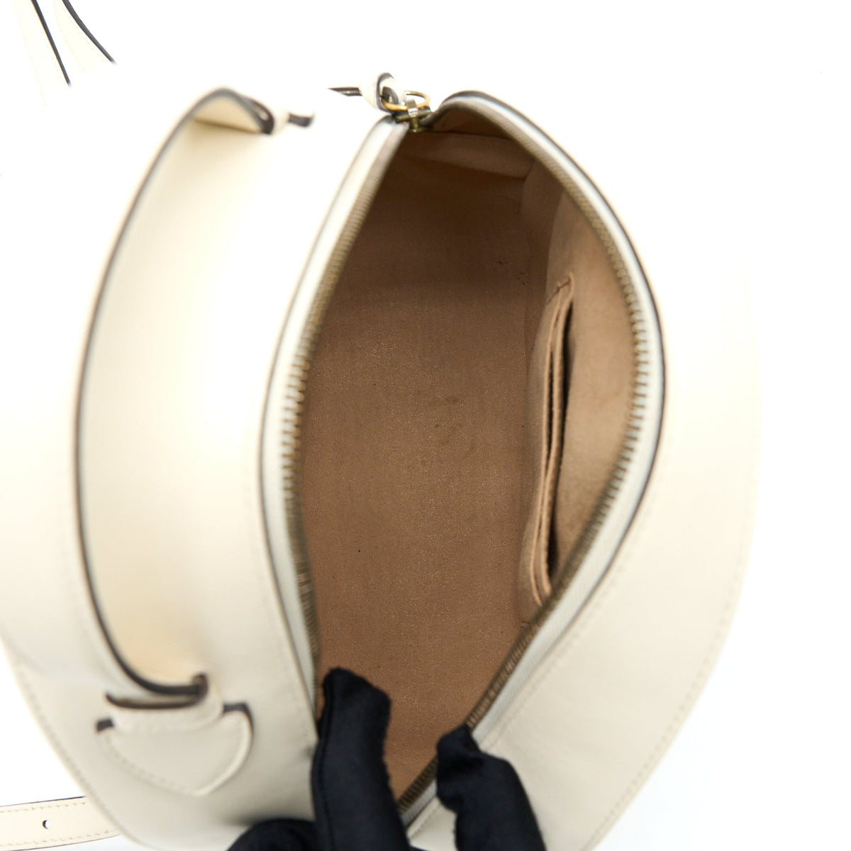 gucci-gg-marmont-backpack-calfskin-white-ghw