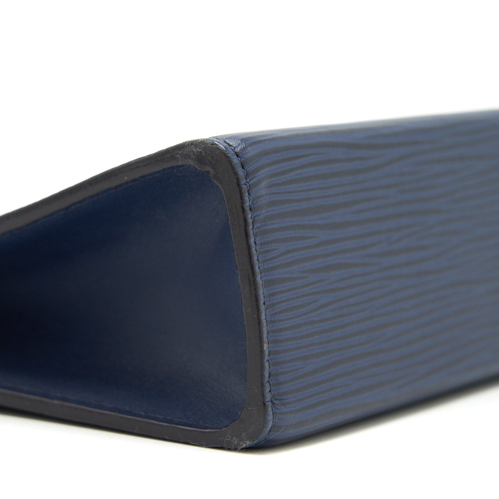 louis-vuitton-toiletry-epi-navy