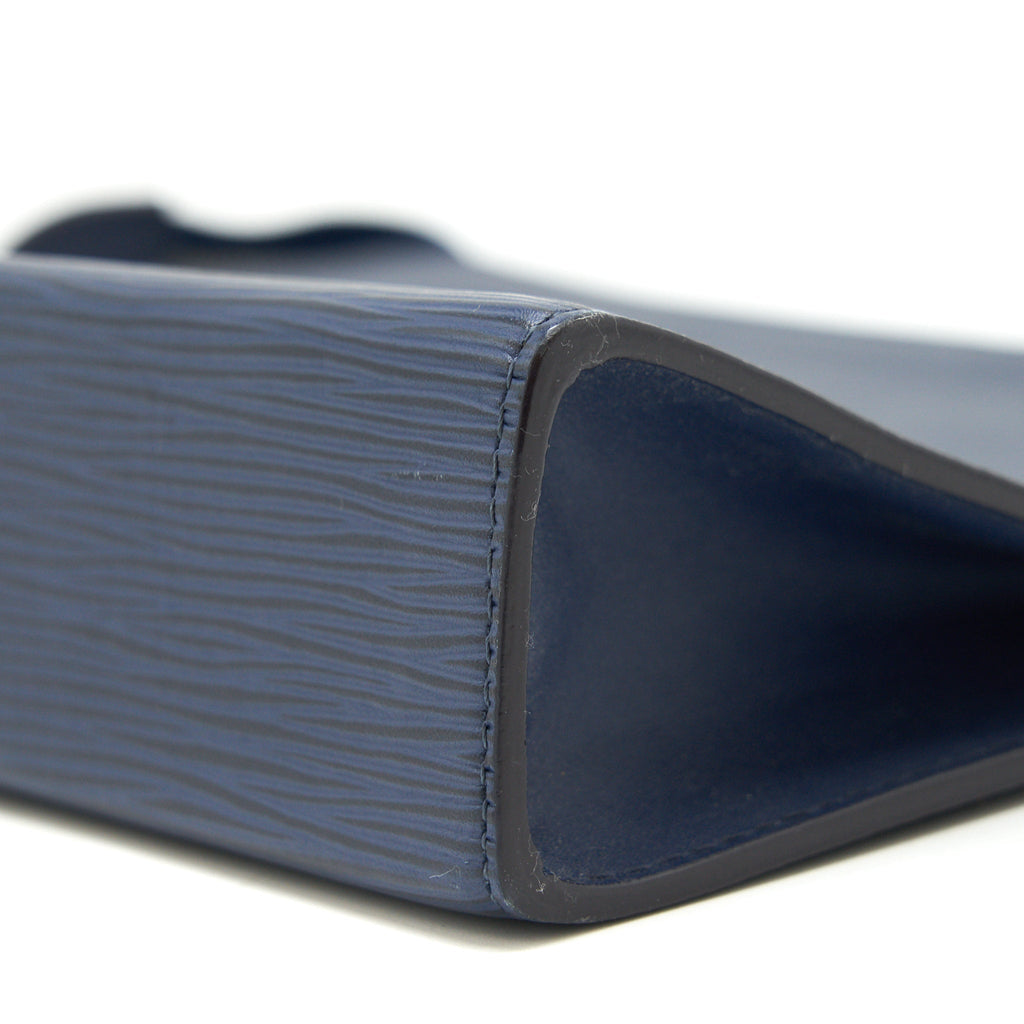 louis-vuitton-toiletry-epi-navy
