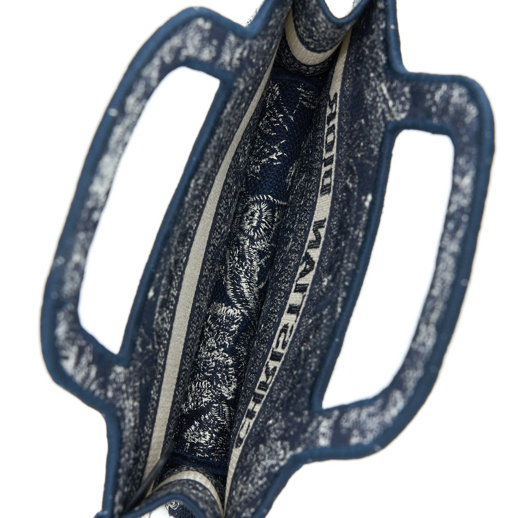 dior-mini-book-tote-limited-edition-blue-toile-de-jouy-reverse-wmbroidery