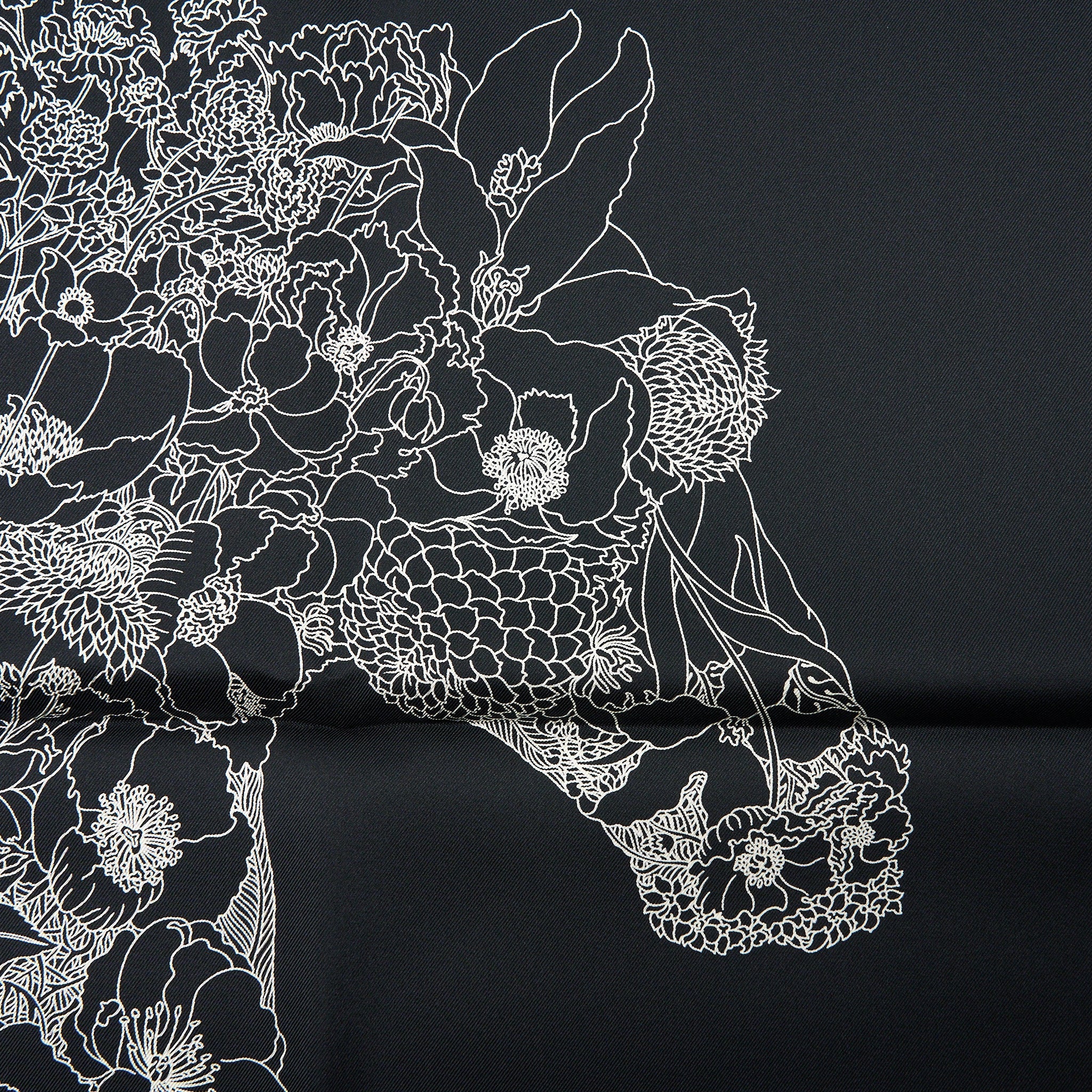 hermes-90-x-90-silk-scarf-robe-levered-black-white