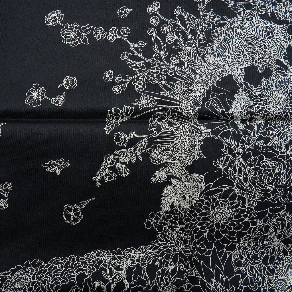 hermes-90-x-90-silk-scarf-robe-levered-black-white